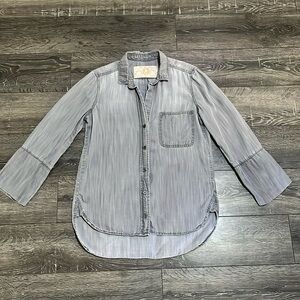 Bella Dahl size small gray button up top